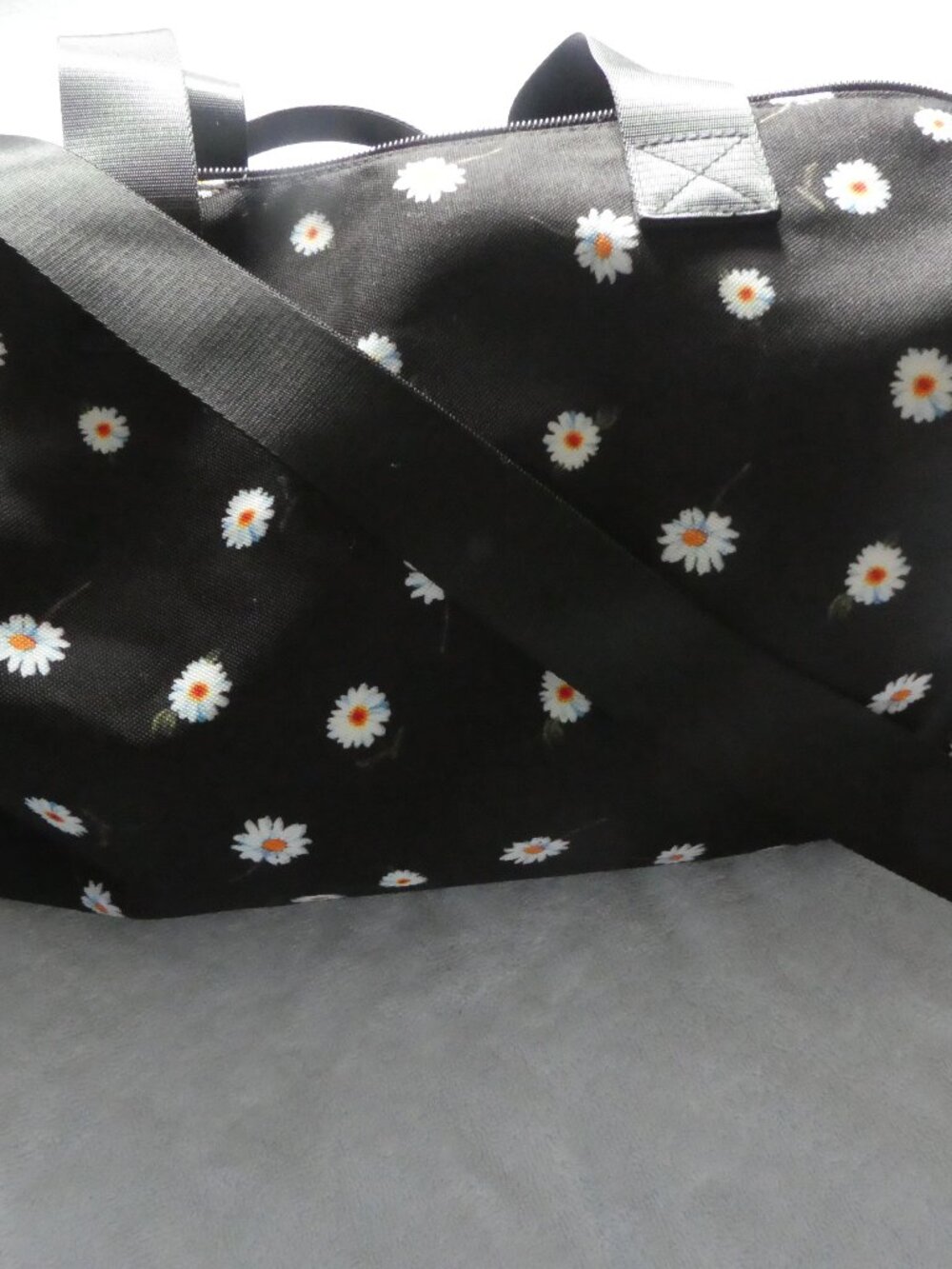 Alice + Olivia daisy print duffel bag